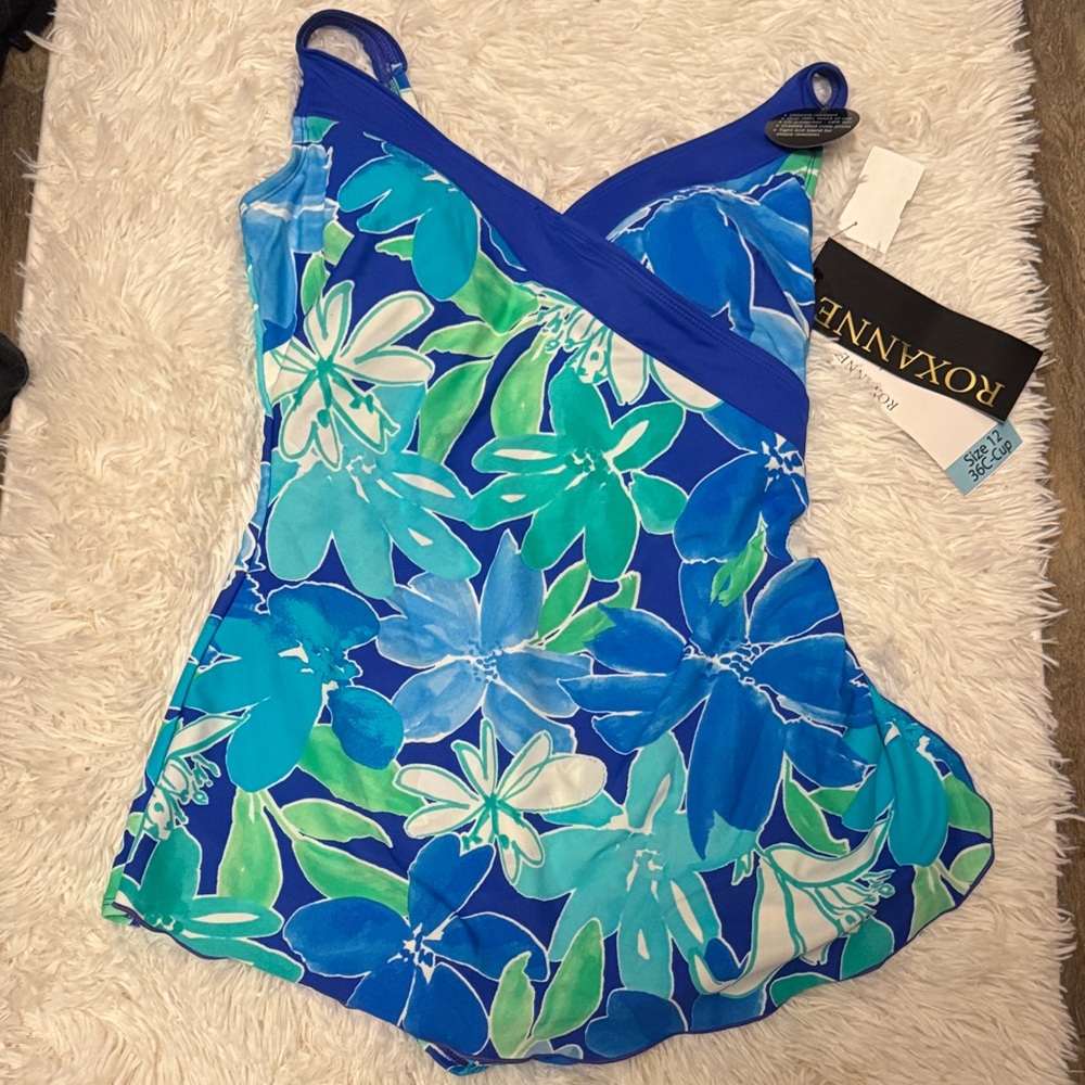 Roxanne bra sized pleated swimsuit
Size 12   36 c cup